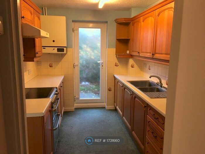 3 Bedroom Semi-Detached House To Rent In Dimmock Close, Paddock Wood, Tonbridge, TN12