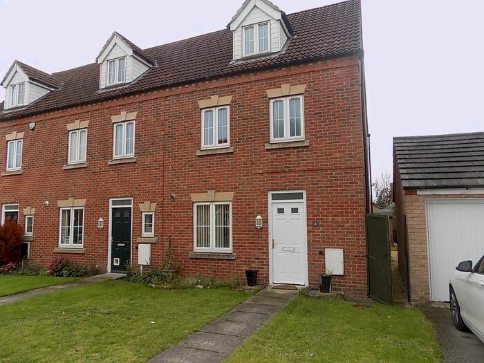 4 Bedroom Semi-Detached House To Rent In Kensington Way, Worksop, S81