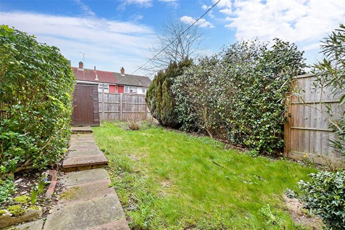 3 Bedroom Terraced House For Sale In Myrtle Road, Croydon, Surrey, CR0