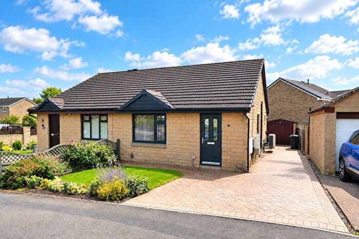 1 Bedroom Bungalow For Sale In Barden Drive, Bingley, West Yorkshire, BD16
