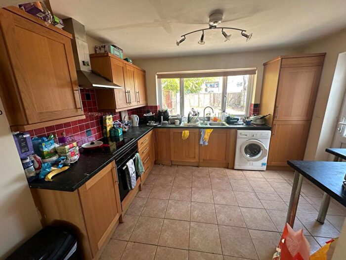 4 Bedroom House To Rent In Girdlestone Road, OX3