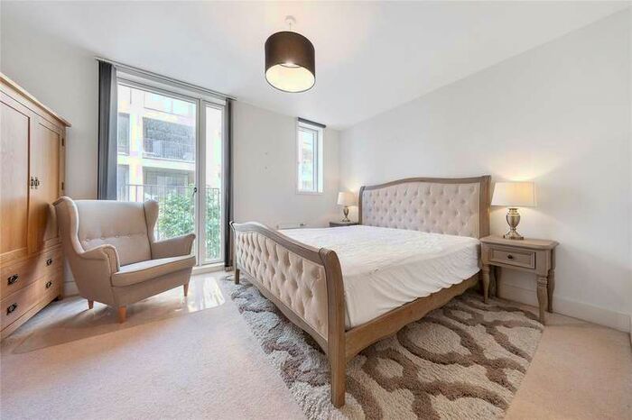 2 Bedroom Maisonette Flat To Rent In Narrowboat Avenue, Brentford, TW8