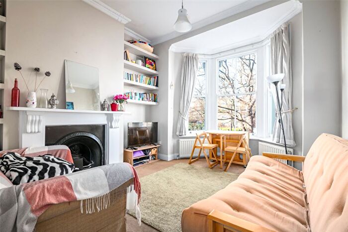 2 Bedroom Flat To Rent In Effra Road, Brixton, London, SW2