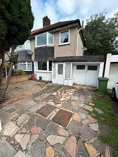 3 Bedroom Semi-Detached House To Rent In Bracondale Road, London, SE2