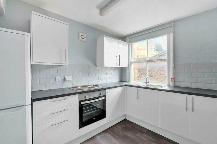 3 Bedroom Maisonette To Rent In Lewisham Way, London, SE14