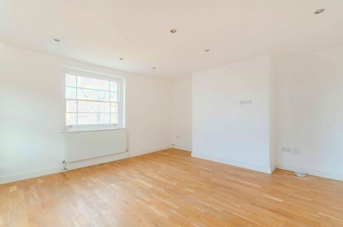 2 Bedroom Flat To Rent In Berrylands Road, Surbiton, KT5