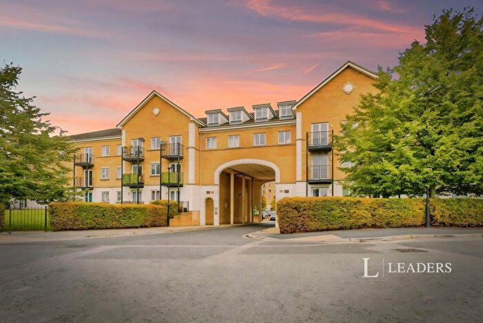 2 Bedroom Flat To Rent In The Dell, Southampton, Hampshire, SO15