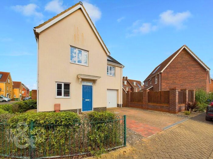 3 Bedroom Detached House For Sale In Bullfinch Drive, Harleston, IP20