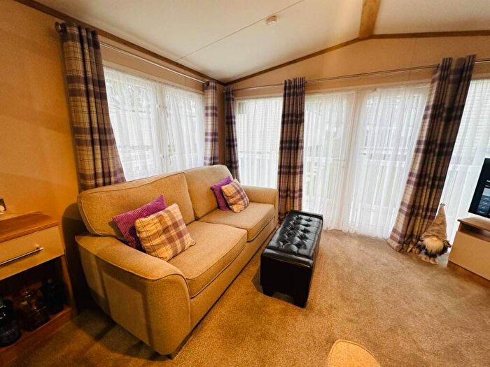 2 Bedroom Caravan For Sale In Perowne Way, Sandown, PO36