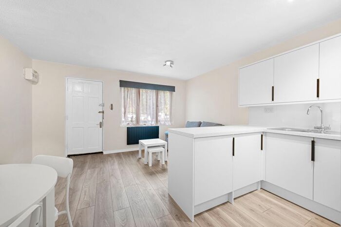 1 Bedroom Flat To Rent In Brangwyn Crescent, SW19