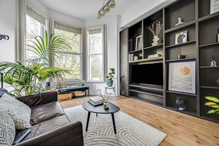 1 Bedroom Flat To Rent In Sinclair Road, Shepherds Bush, W14