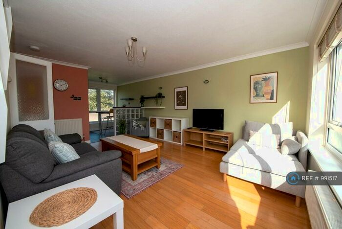 2 Bedroom Maisonette To Rent In Lima Court, Reading, RG1