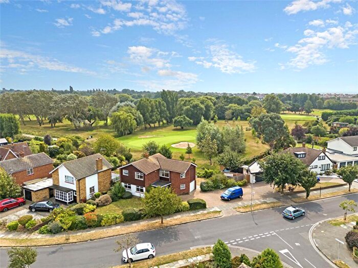 4 Bedroom Detached House For Sale In Wyatts Drive, Thorpe Bay, Essex, SS1