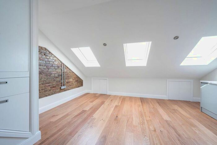 1 Bedroom Flat To Rent In Merton Road, South Wimbledon, London, SW19