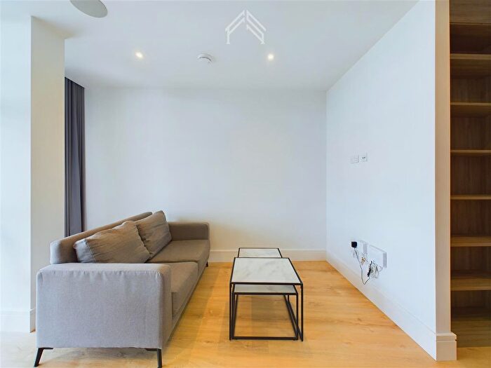 Studio To Rent In Station Road, Addlestone, KT15