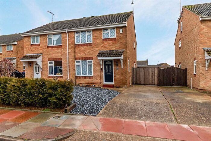 3 Bedroom Semi Detached House For Sale In Chippers Road, Worthing, BN13