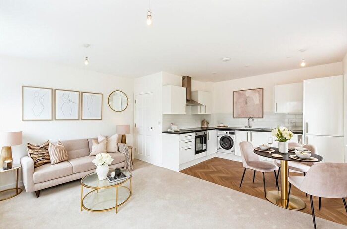 2 Bedroom Apartment For Sale In St. Crispin Drive, Northampton, NN5