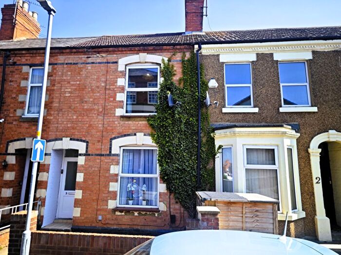 3 Bedroom Terraced House For Sale In Oliver Street, Northampton, NN2