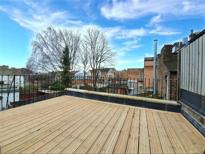 2 Bedroom Flat To Rent In A Lower Addiscombe Road, Croydon, Surrey, CR0