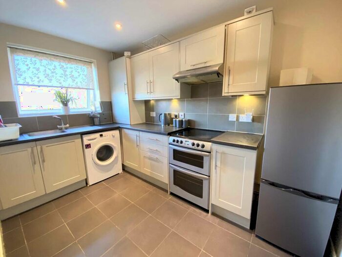 2 Bedroom Flat To Rent In Month Let - The Vale, Brentwood, CM14