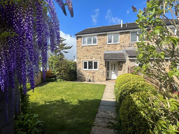3 Bedroom Semi-Detached House For Sale In Lascelles Hall Road, Huddersfield, HD5