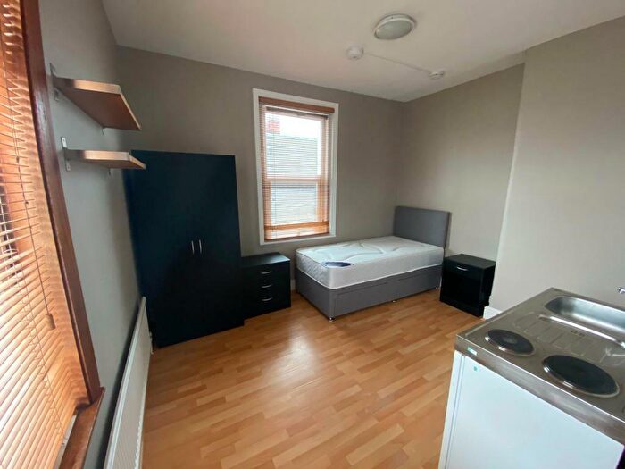 Studio To Rent In Clifton Street, Old Town, Swindon, SN1