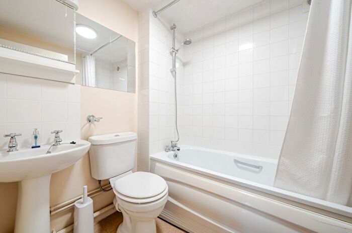 1 Bedroom Flat For Sale In Christopher Court, Leicester Road, Barnet, EN5