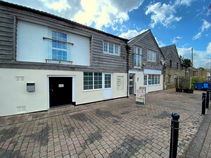 1 Bedroom Flat To Rent In High Street, Royal Wootton Bassett, SN4