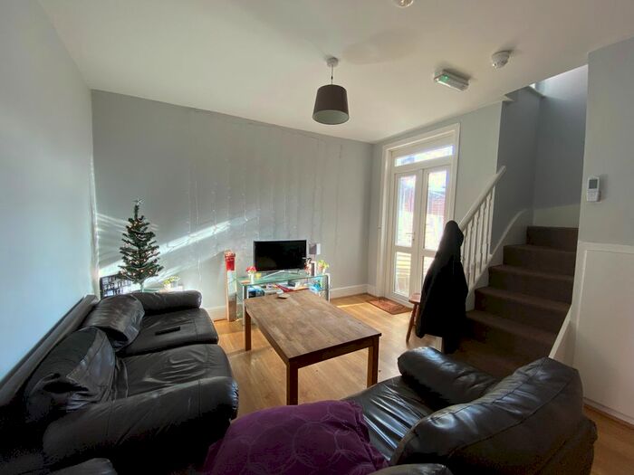 5 Bedroom Terraced House To Rent In Livingstone Road, Southampton, SO14