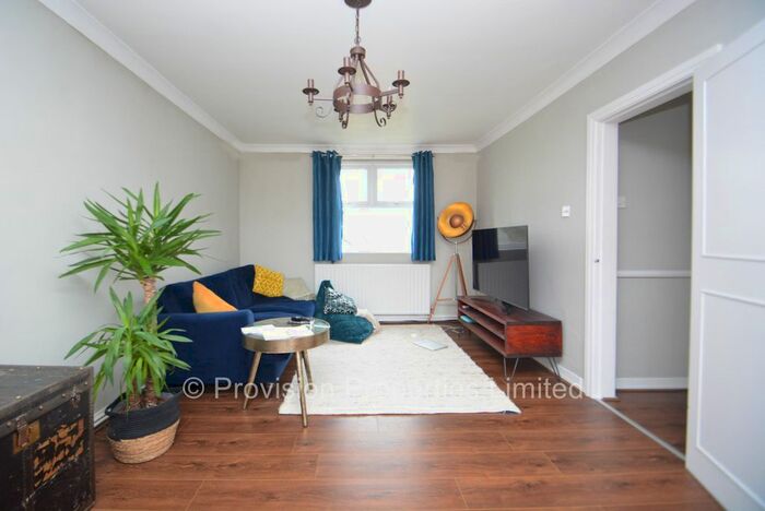 2 Bedroom Flat To Rent In Foxhill Court, Weetwood, Leeds, LS16