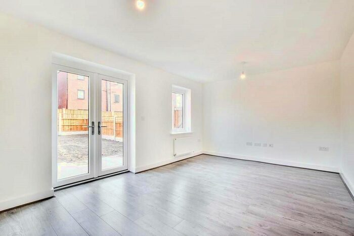 2 Bedroom Terraced House To Rent In Broughton Road, Ealing, W13