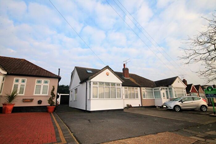 4 Bedroom Bungalow To Rent In David Drive, Romford, RM3