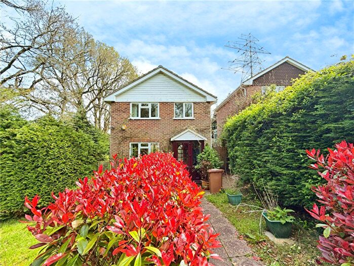 3 Bedroom Detached House For Sale In Hunters Crescent, Romsey, Hampshire, SO51