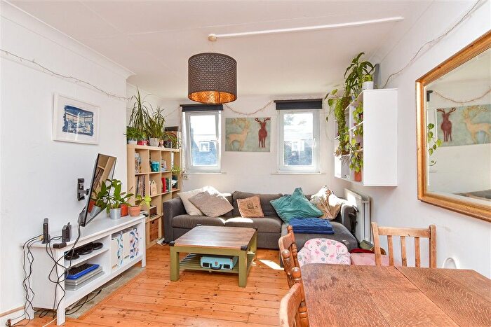 2 Bedroom Flat For Sale In Priory Street, Lewes, East Sussex, BN7