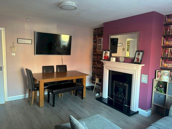 3 Bedroom End Of Terrace House To Rent In Westerton Road, Tingley, Wakefield, WF3