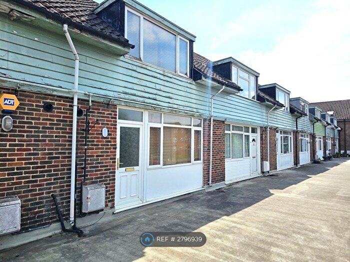 2 Bedroom Maisonette To Rent In Chenies Parade, Amersham, HP7