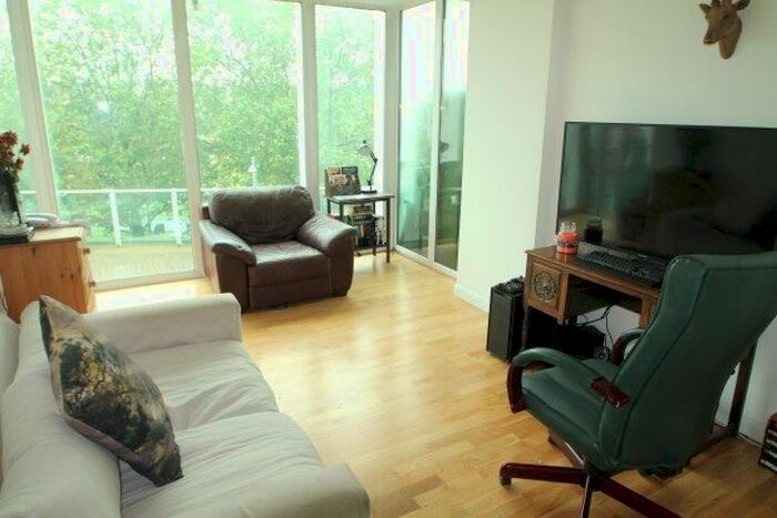 2 Bedroom Flat To Rent In Greens End, London, SE18