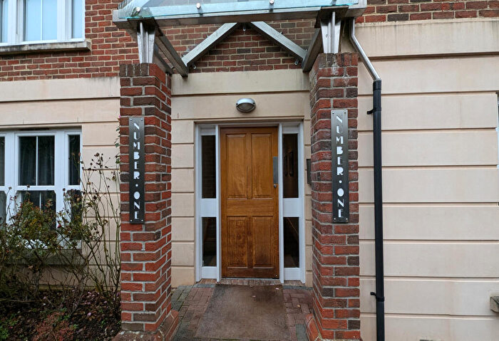 2 Bedroom Flat To Rent In Albury Road, Guildford, Surrey, GU1