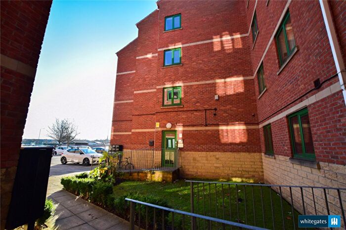 2 Bedroom Flat To Rent In Dewsbury Road, Leeds, West Yorkshire, LS11