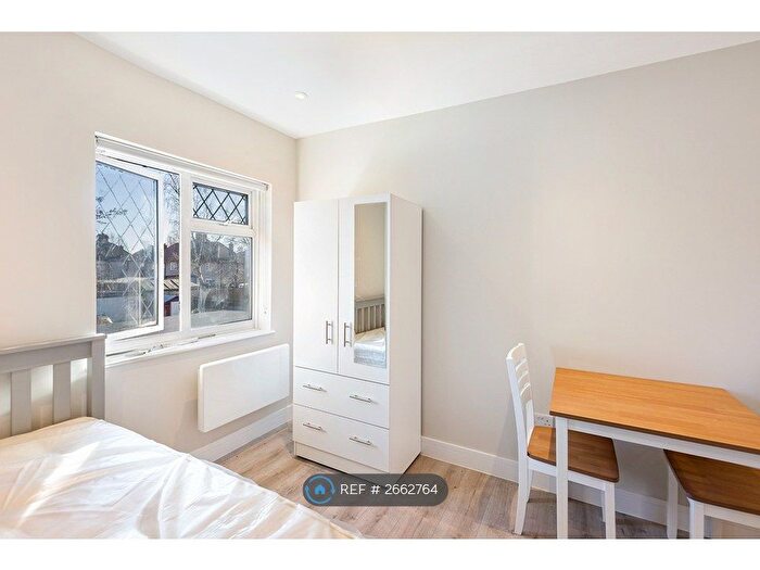 Studio To Rent In Lime Close, South Ockendon, RM15