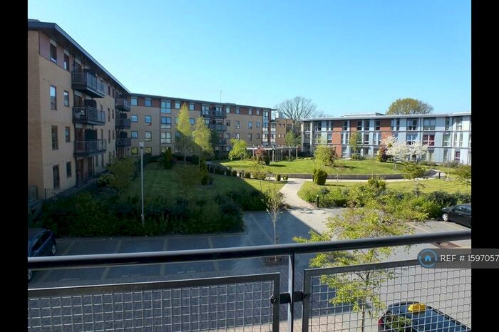 2 Bedroom Flat To Rent In Commonwealth Drive, Crawley, RH10