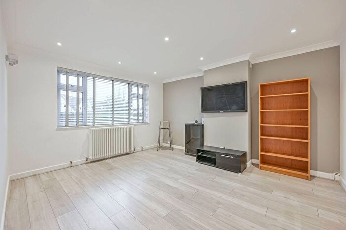 5 Bedroom Semi-detached House To Rent In Sweet Briar Grove, Edmonton, London, N9