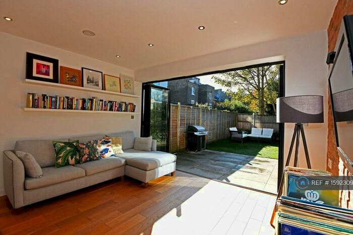 2 Bedroom Flat To Rent In Alexandra Grove, London, N4