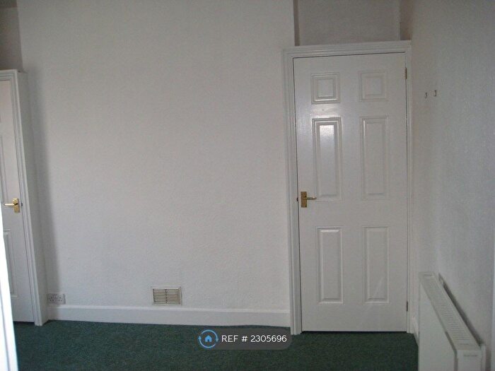 1 Bedroom Flat To Rent In Canon Street, Taunton, TA1