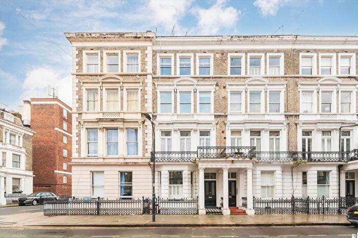 2 Bedroom Flat To Rent In Castletown Road, West Kensington, W14