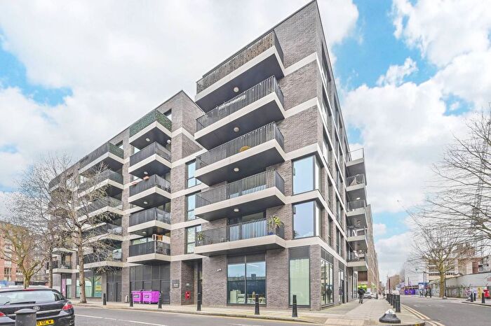 3 Bedroom Flat To Rent In Remus Road, Hackney Wick, London, E3