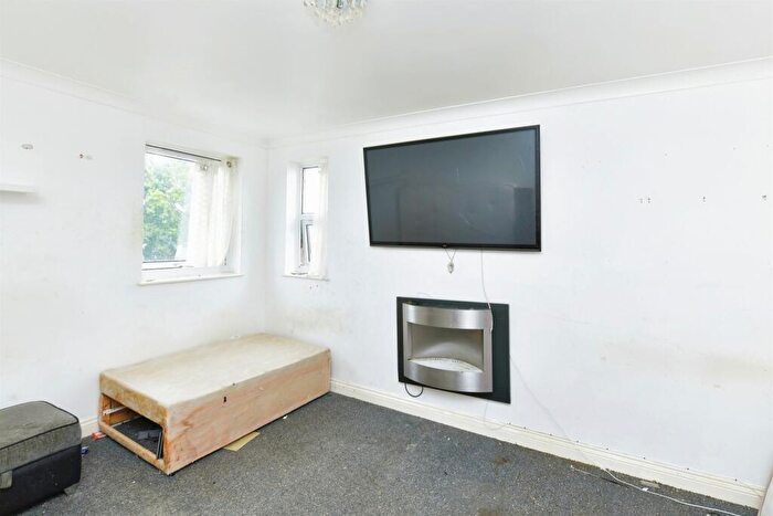 1 Bedroom Flat For Sale In Clarence Court, Plymouth, PL1