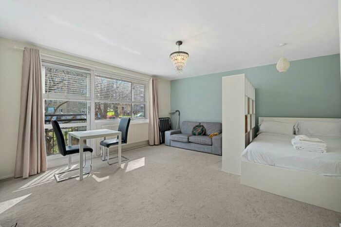 Studio To Rent In Highbury Quadrant, London, N5