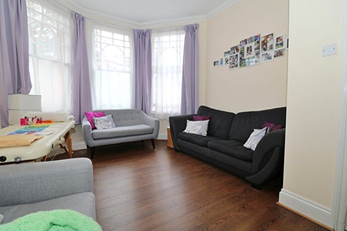 2 Bedroom Flat To Rent In Seymour Road, London, N8