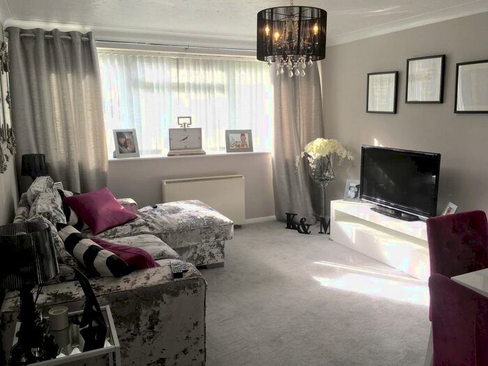 2 Bedroom Flat To Rent In The Cedars, Dunstable, LU6